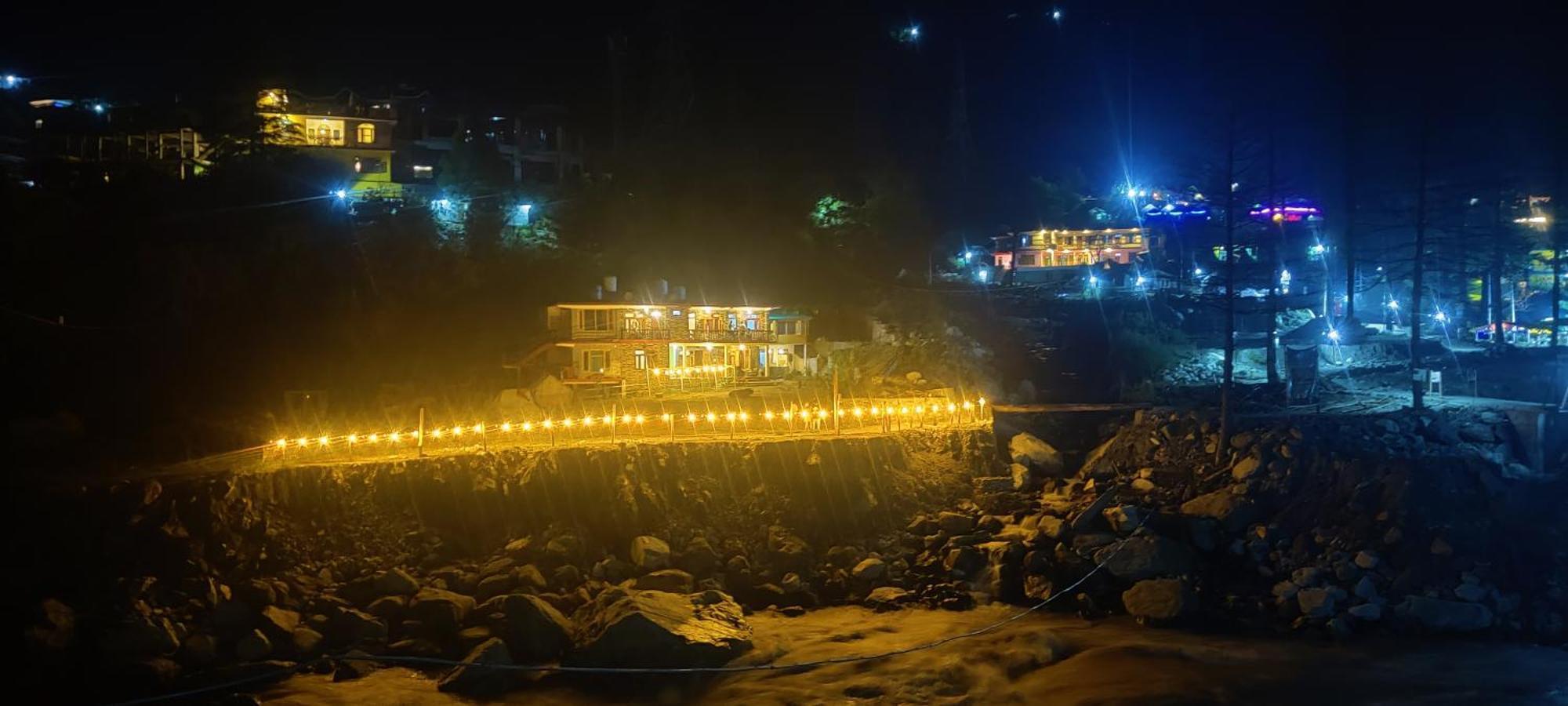 Flipsyde Retreat Hotel Kasol Buitenkant foto