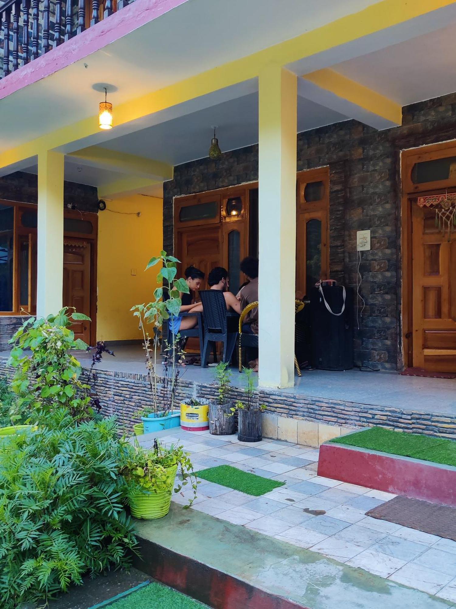 Flipsyde Retreat Hotel Kasol Buitenkant foto